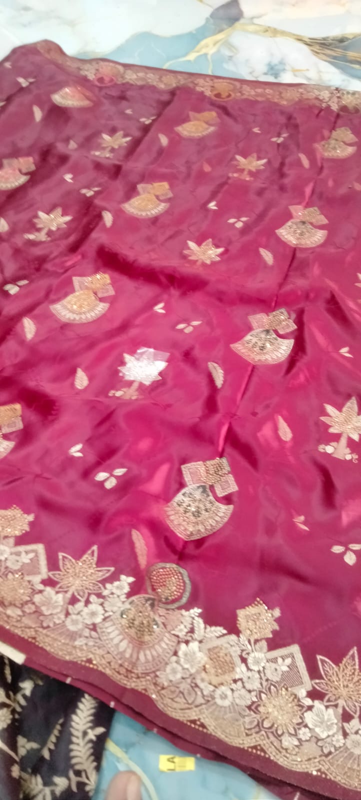 Rani Pink Floral Butta Banarasi Silk Saree with Rich Zari Border - Image 5